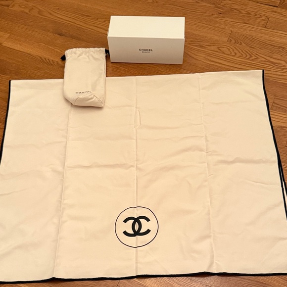 NIB CHANEL Beauty GWP Blanket